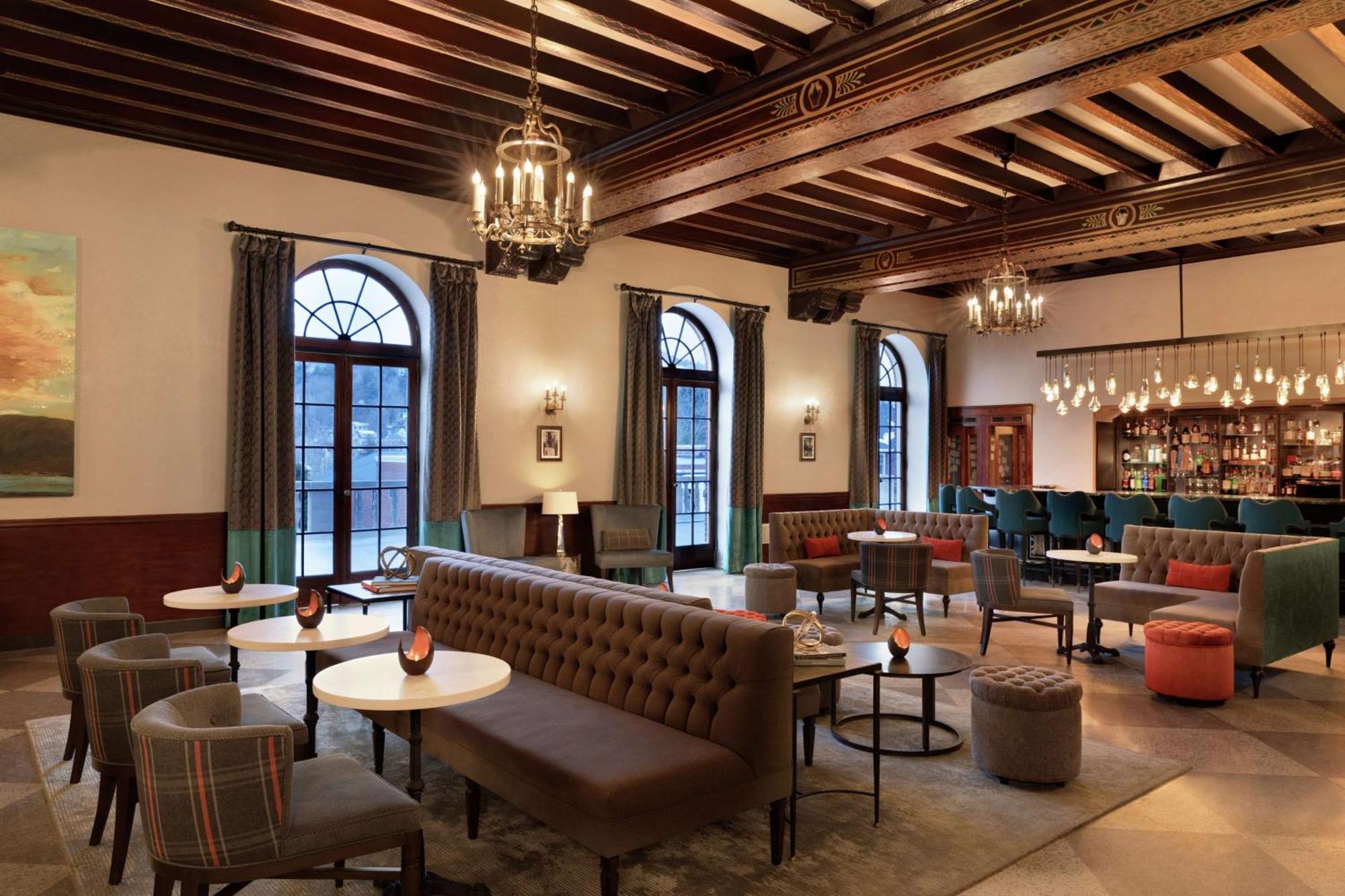 Hotel Saranac, Curio Collection By Hilton Саранак-Лейк Экстерьер фото